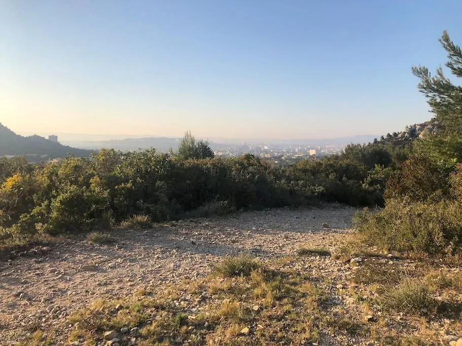 דירה Morgiou Sormiou Marseille T4 Climatise Familial - 3 Chambres - Terrasse Bois - Jardin Privatif - Calanques A Pied - Plages & Velodrome A 10 Min - Ideal Familles & Randonneurs & Grimpeurs - Escalade A 5 Min - Marseille Sud