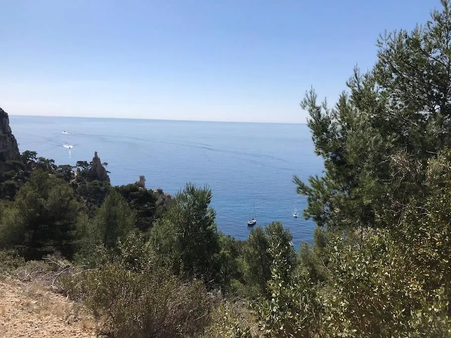 Morgiou Sormiou Marseille T4 Climatise Familial - 3 Chambres - Terrasse Bois - Jardin Privatif - Calanques A Pied - Plages & Velodrome A 10 Min - Ideal Familles & Randonneurs & Grimpeurs - Escalade A 5 Min - Marseille Sud 0*,  צרפת